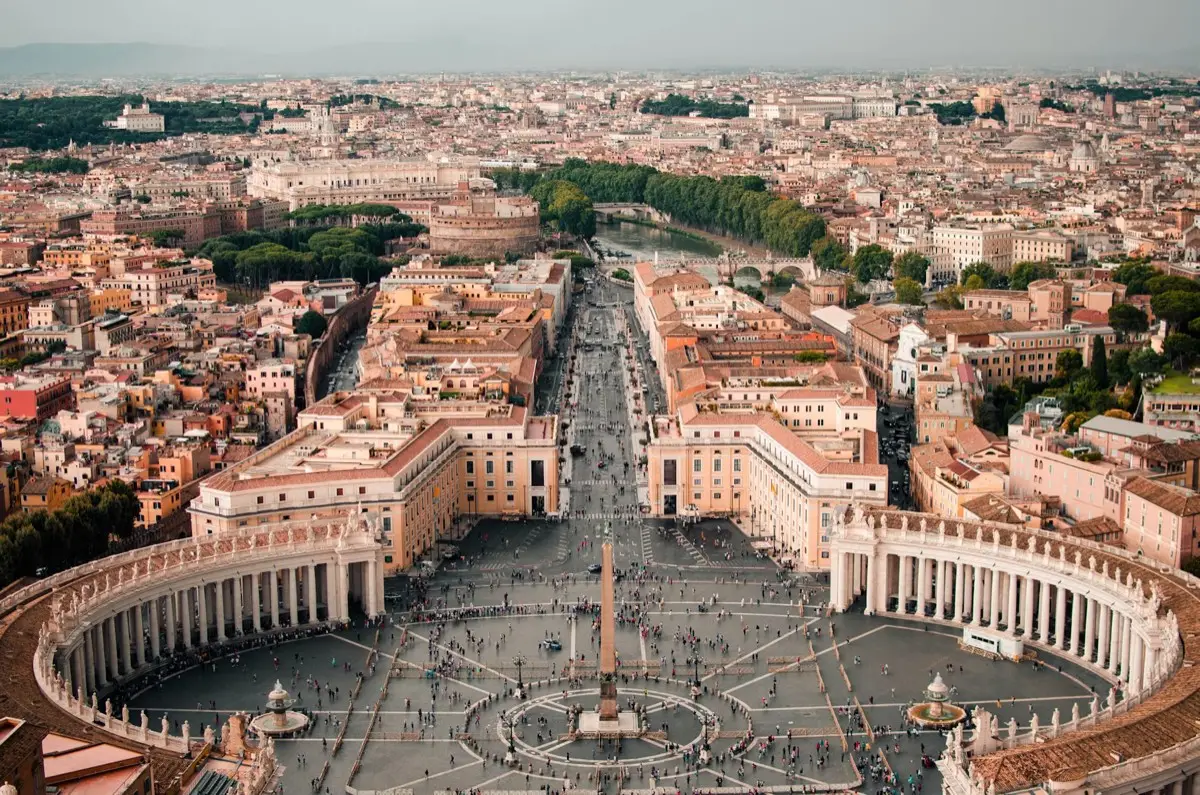 La Plaza de San Pedro y los techos de Roma